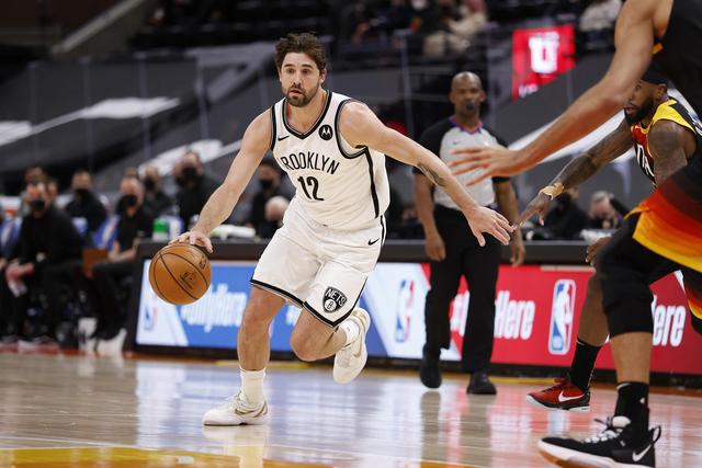 中国男篮1分险胜新西兰 李凯尔18分+致胜抢断