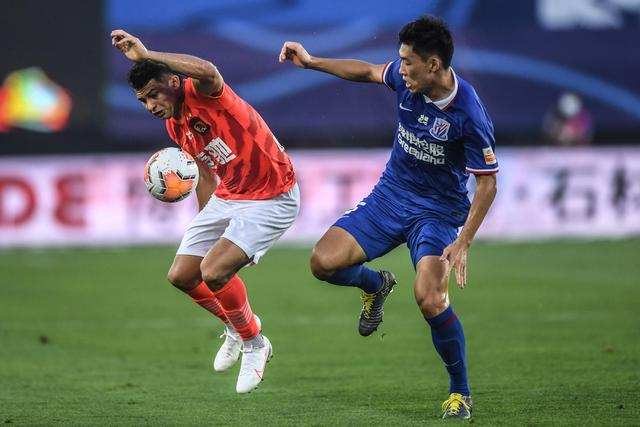 杨瀚森15+12青岛胜四川 阿不都20分新疆胜上海