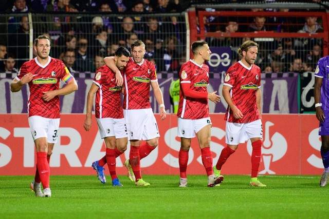 欧冠-费兰托雷斯双响拉菲尼亚破门 巴萨3-2多特